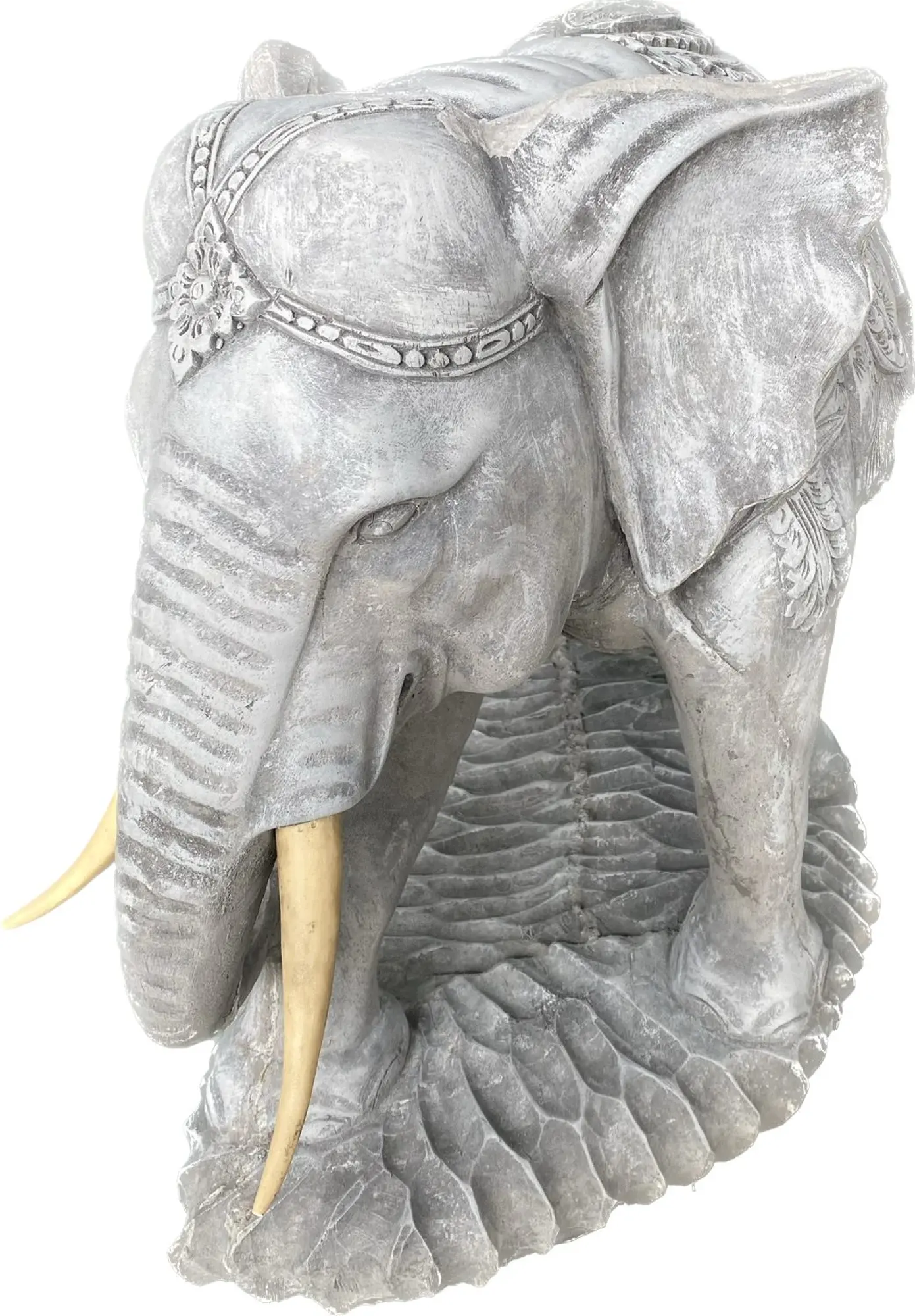  Product image 5 of the product “Avan - Elephant with blanket, looking to the right. 63 cm L | cast stone ”